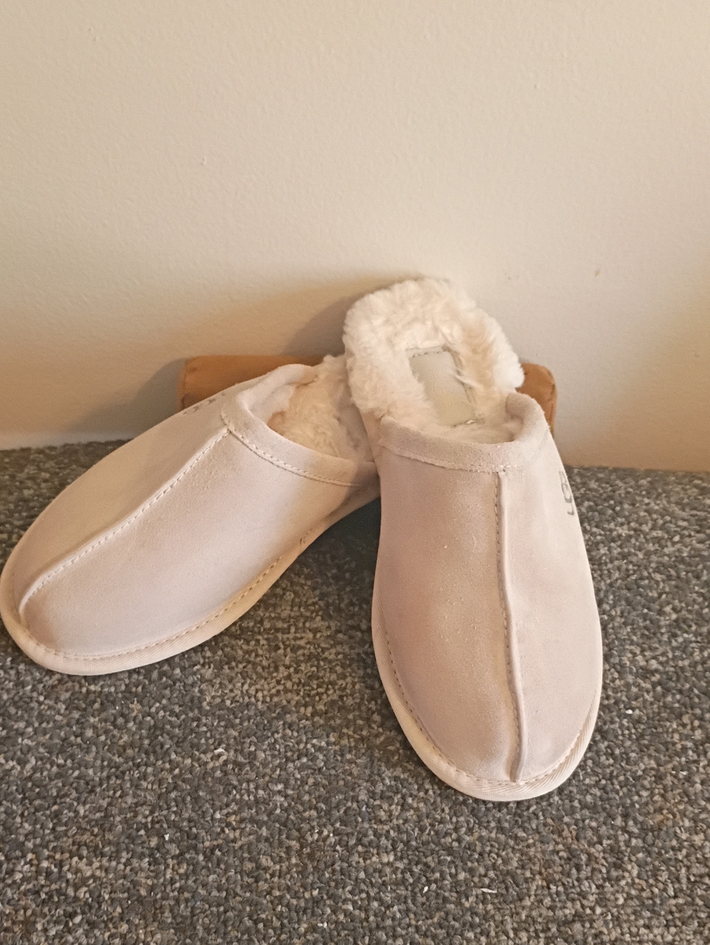 Ugg Cozy Faux-Shearling Slip-On Slippers in Cream Size 7